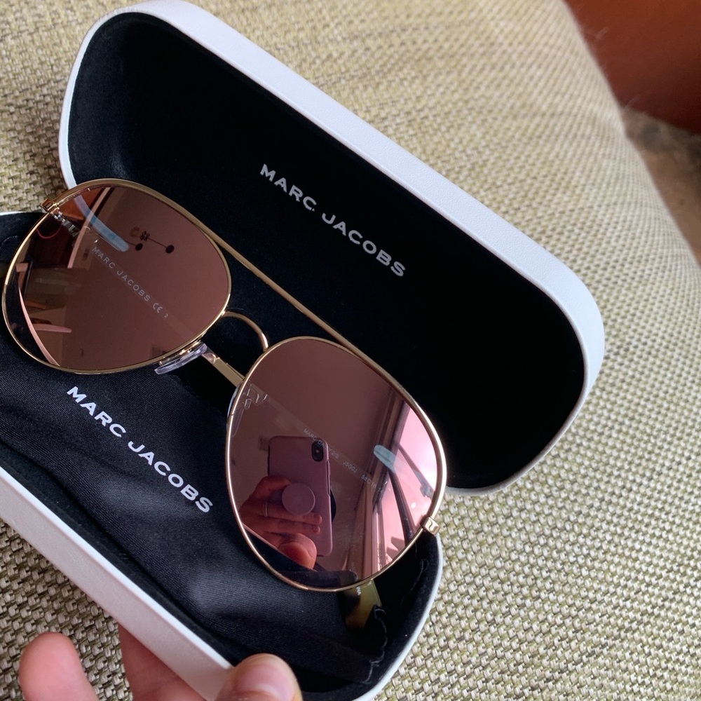 Authentic Marc Jacob’s Aviator Sunglasses with daisies